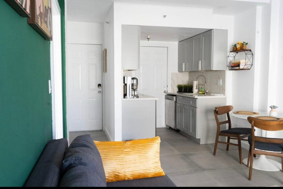 Newely Remodeled Apartment Only 1 Min To The Beach! Miami Beach Eksteriør bilde